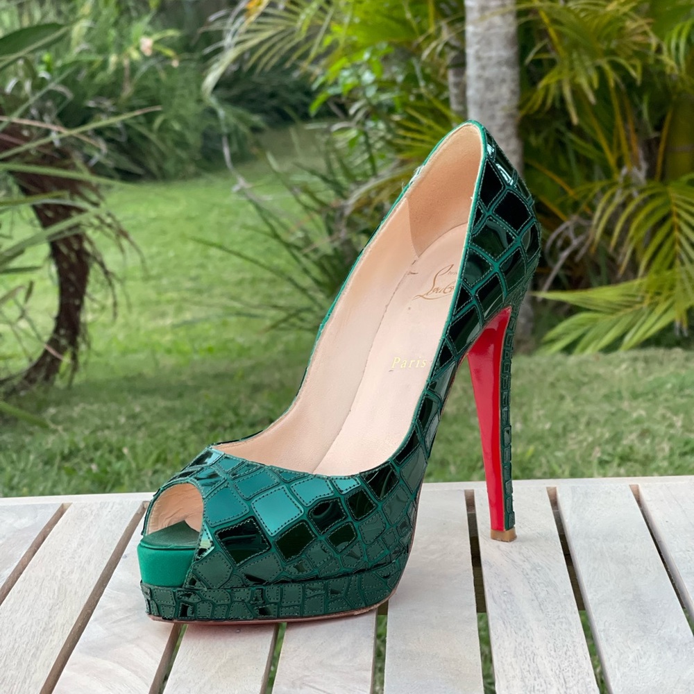 CHRISTIAN LOUBOUTIN peep toe emerald green mirror platform pumps